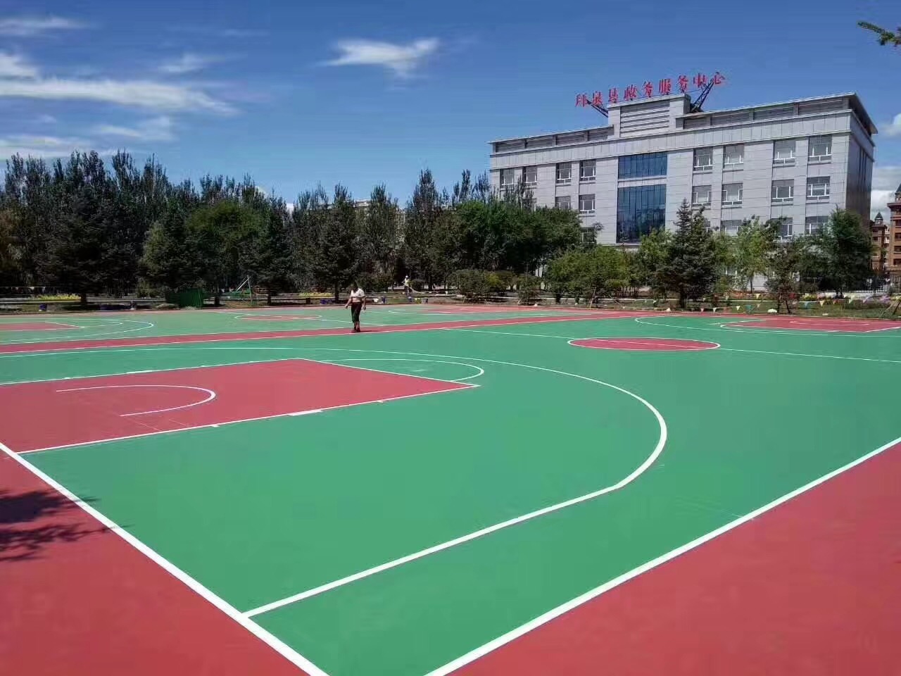 168体育杭州市学校混合型全塑跑道施工图片